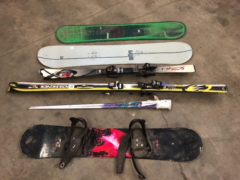 lot 113 image: Lot Of (3) Snowboards & (2) Pairs O...