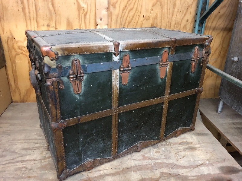 lot 66 image: Antique Barnum Chest ...