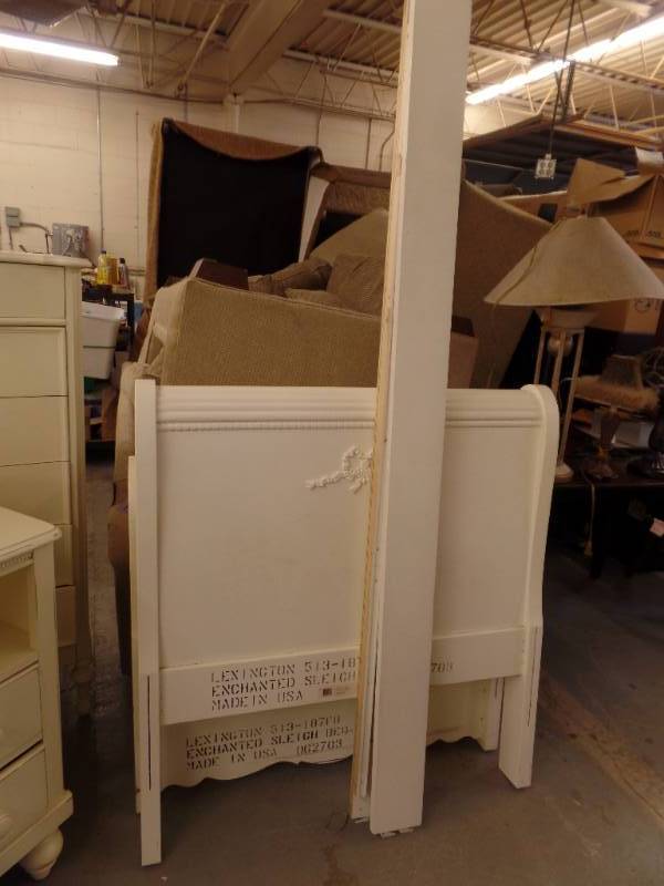 lot 208 image: SLEIGH BED WITH TRUNDLE