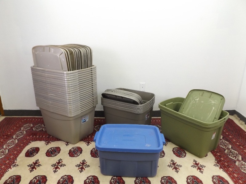lot 14 image: 30 Storage Totes with Lids