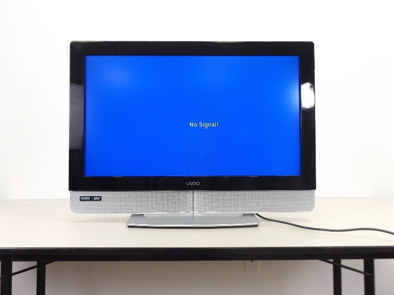 lot 15 image: Working Vizio 32 HDMI HDTV
