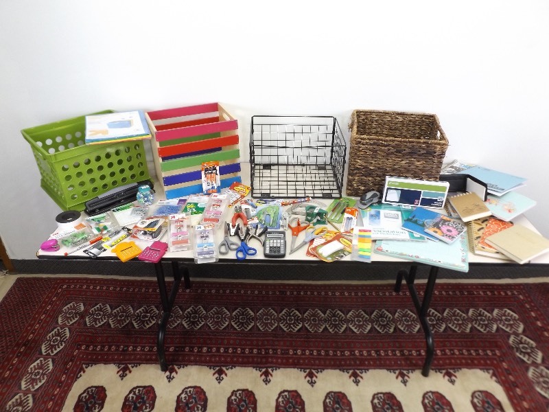 lot 30 image: Large Lot of Office Supplies