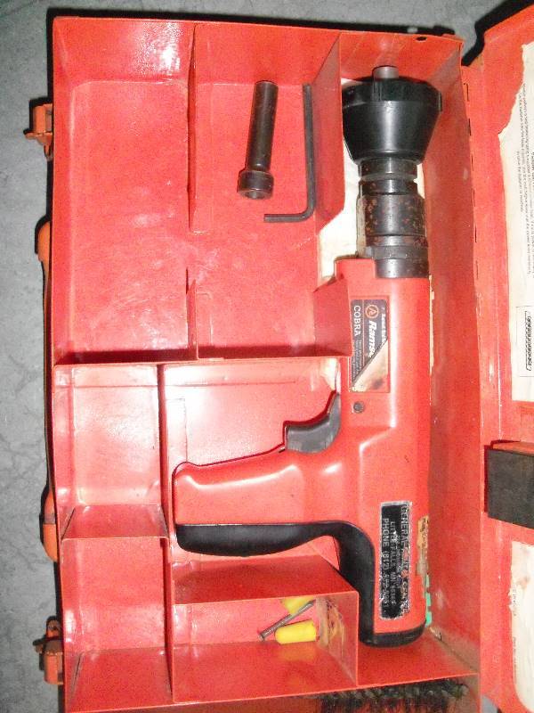 lot 7 image: RAMSET STUD GUN