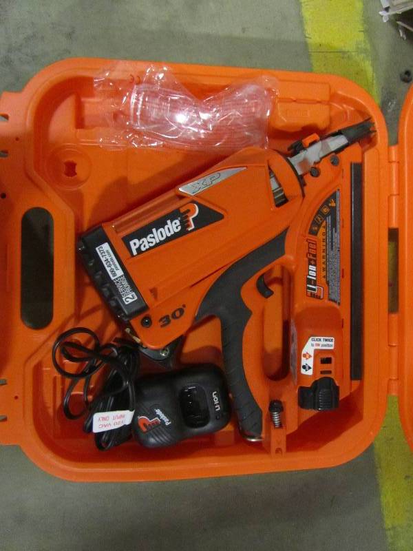lot 7 image: Paslode Cordless CF325XP Lithium-Ion 30° Framing Nailer