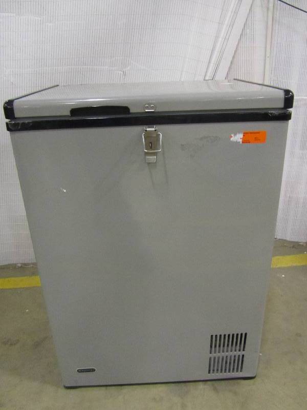 lot 40 image: Whynter 3.17 cu. ft. Portable RefrigeratorFreezer in Gray