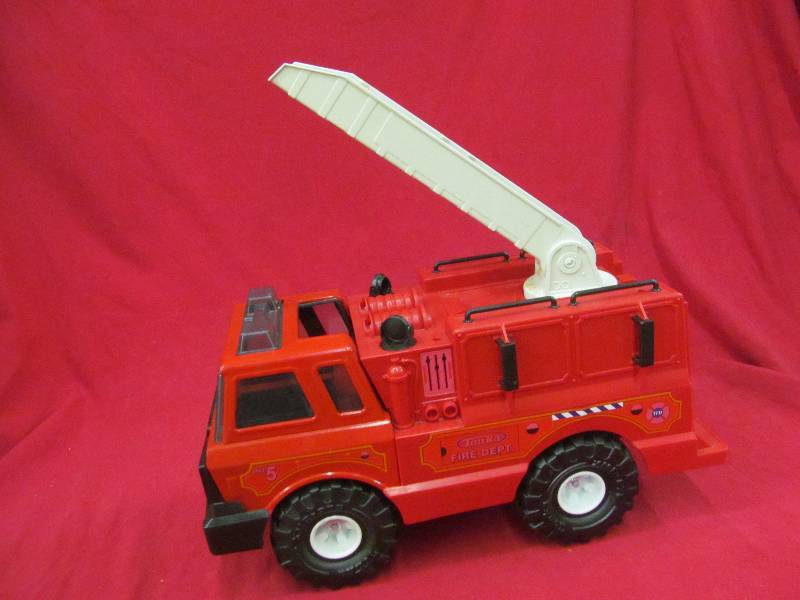 lot 38 image: Tonka Fire truck