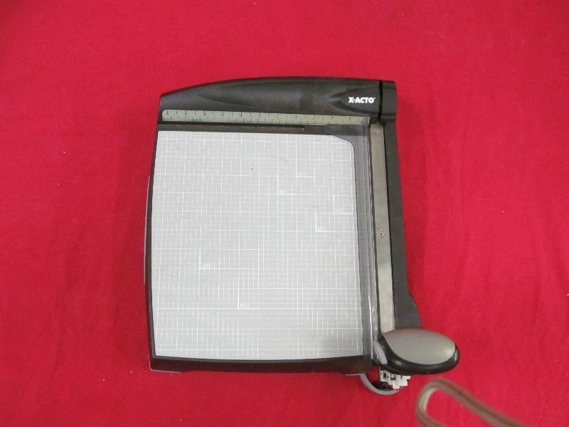 lot 43 image: Xacto paper cutter