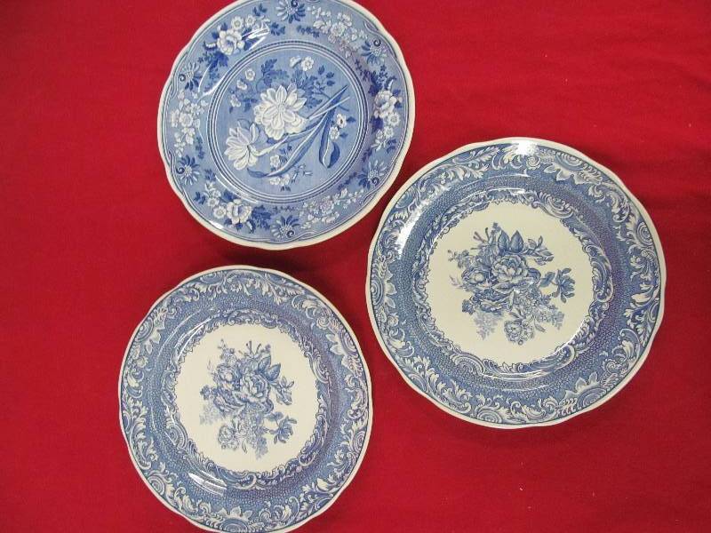 lot 45 image: Spode collectable plates