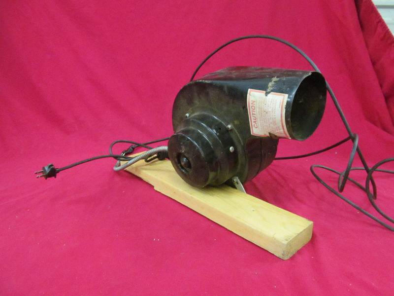 lot 61 image: Electric fan blower