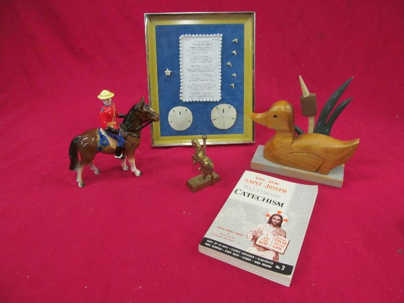 lot 74 image: wall dcor