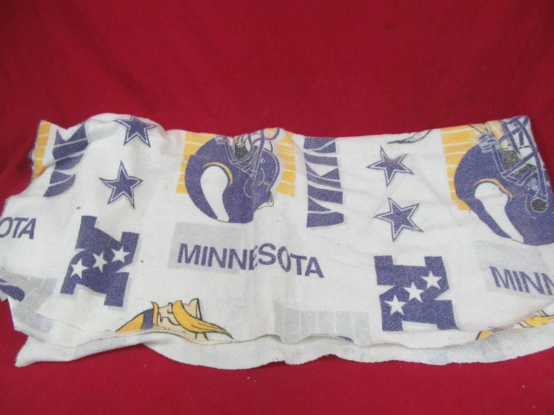 lot 76 image: Vikings blanket