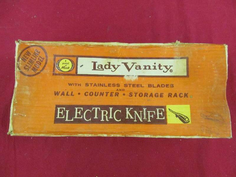 lot 89 image: Lady Vanity electric knife