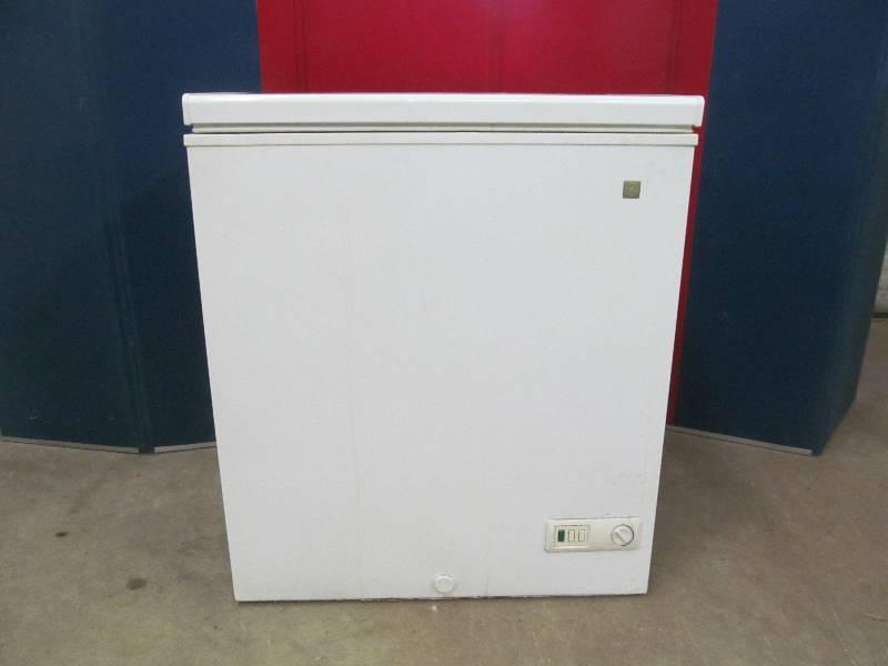 lot 114 image: GE chest freezer