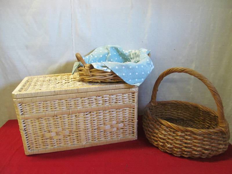 lot 140 image: baskets