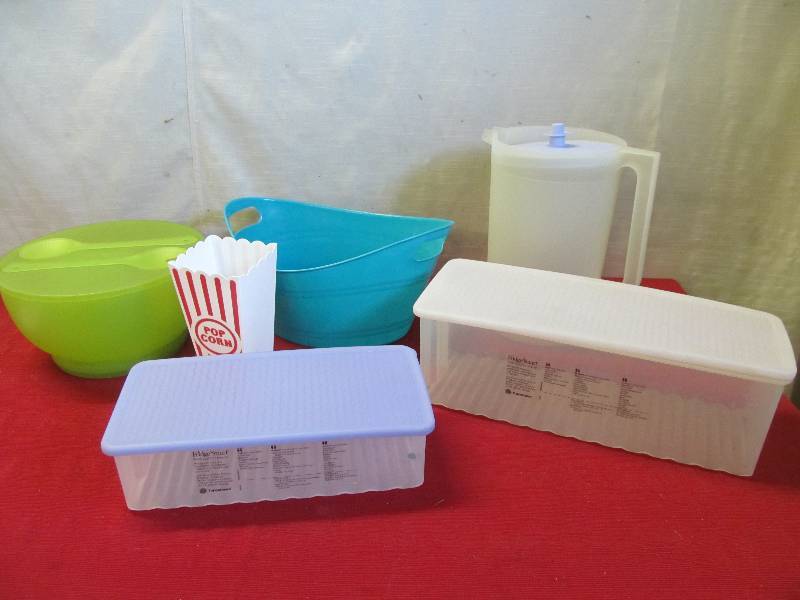 lot 141 image: Tupperware ,salad bowl, pitcher