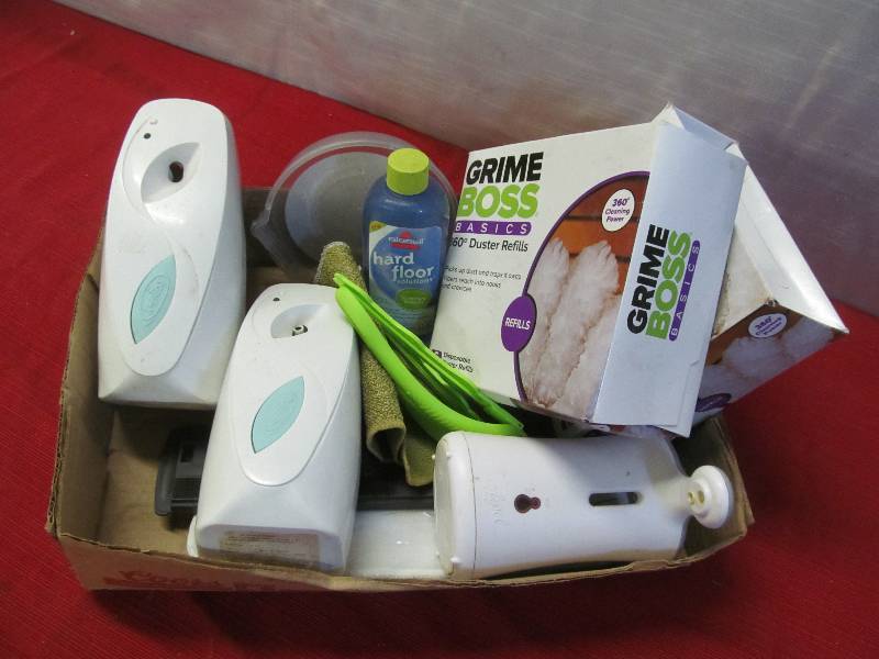 lot 198 image: cleaning items