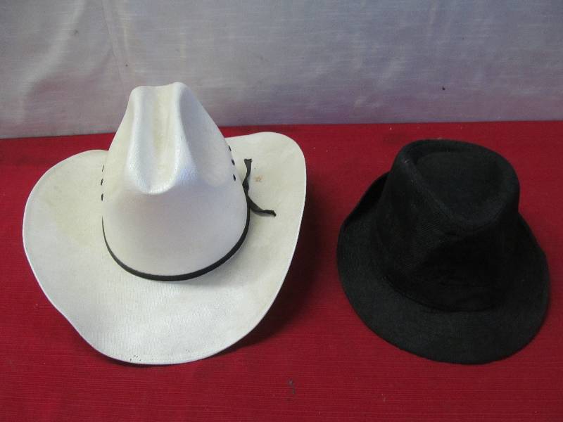 lot 203 image: cowboy hats