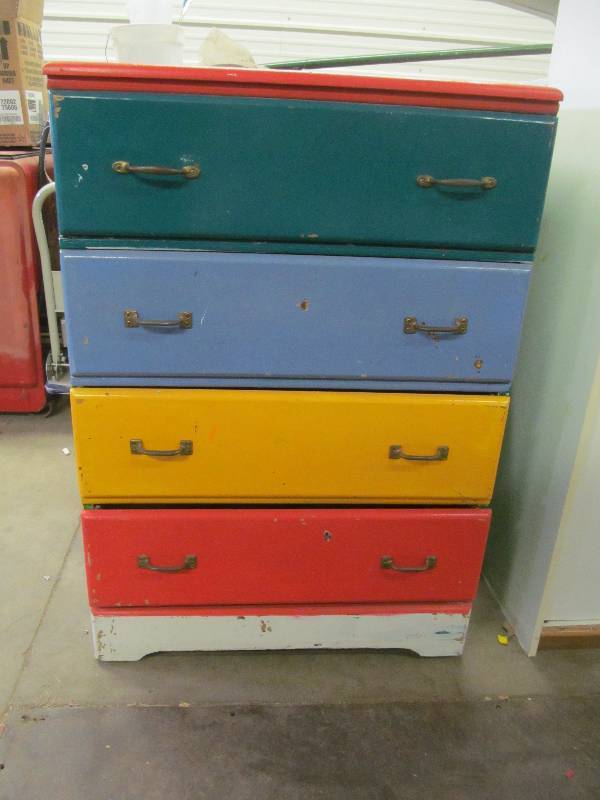 lot 276 image: dresser