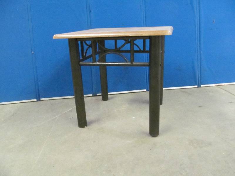 lot 279 image: end table
