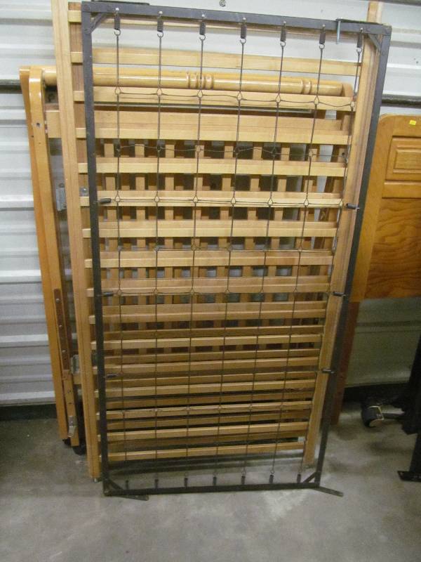 lot 269 image: InfantYouth bed