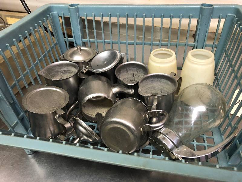 Syrup and creamer dispensers