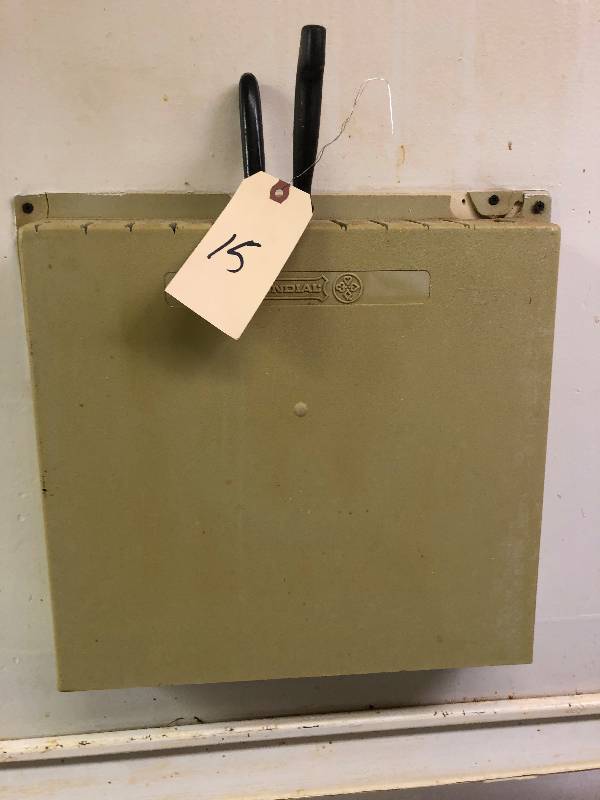 Wall mount knife holder