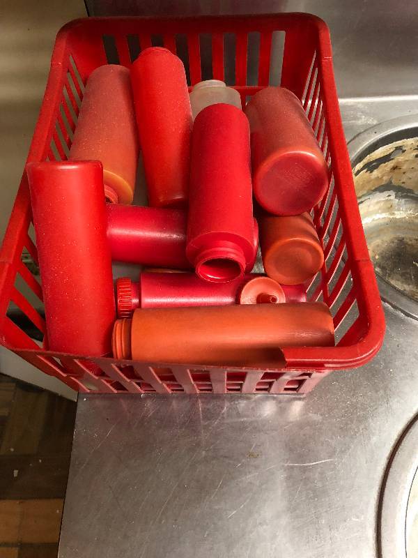 Condiment bottels