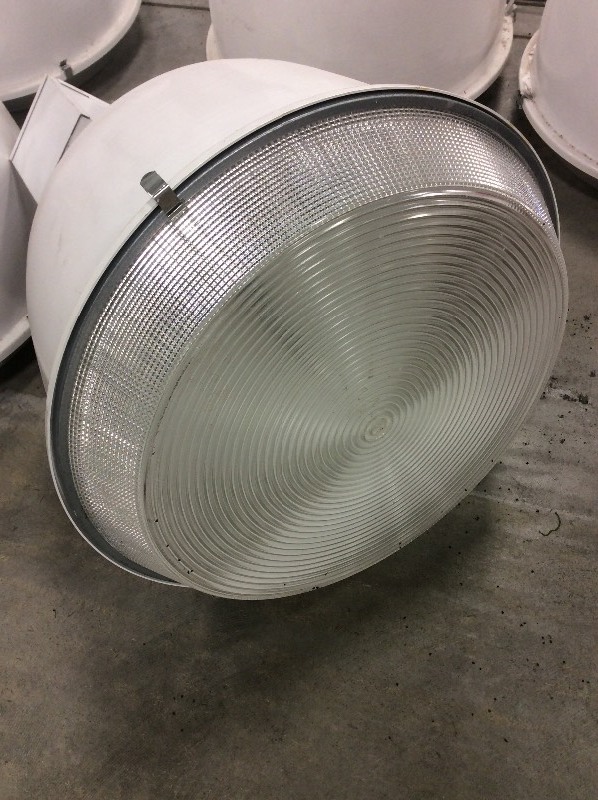 lot 4 image: HID hanging dome light