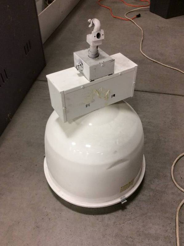 lot 11 image: HID hanging dome light