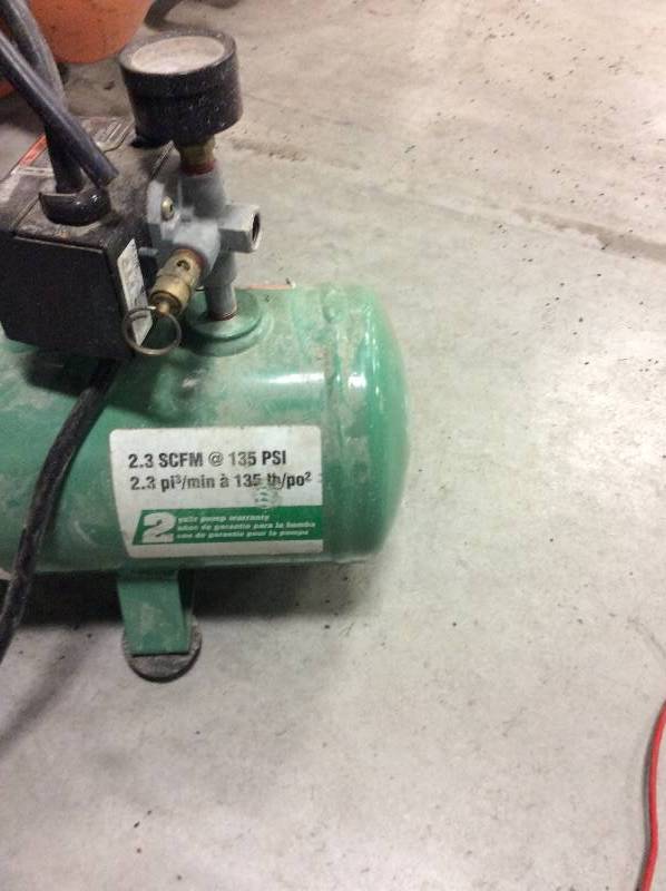 lot 16 image: Speedaire 3 Gal air compressor