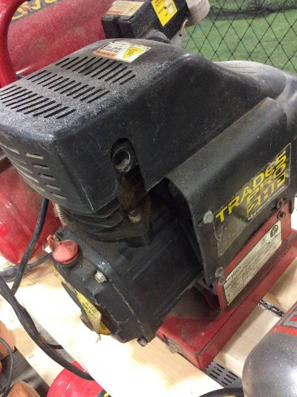 lot 18 image: Trades Pro 4 Gal air compressor