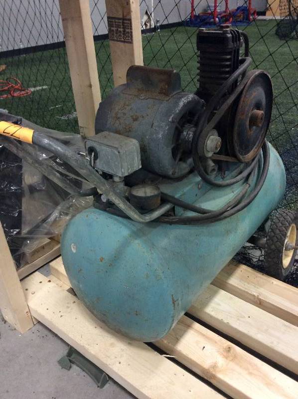 lot 22 image: Century air compressor