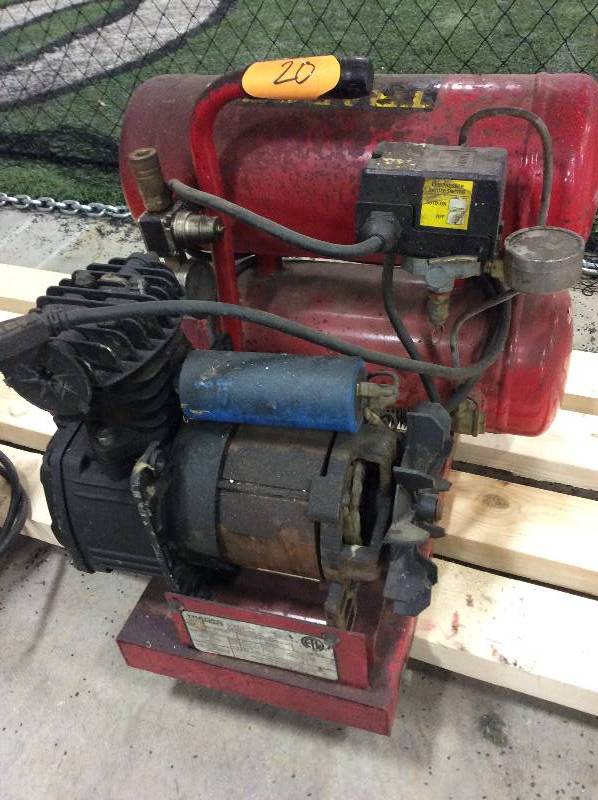 lot 20 image: Trades Pro 4 Gal air compressor