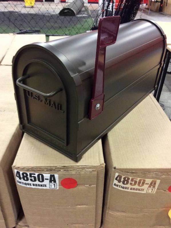 lot 111 image: Salsbury 4800 Series Antique Rural Mailbox