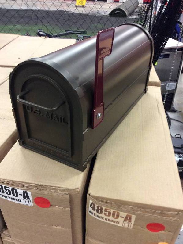 lot 112 image: Salsbury 4800 Series Antique Rural Mailbox