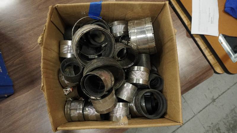 lot 32 image: Misc rubber fittings