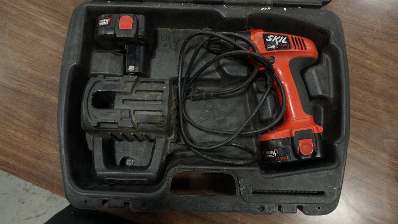 lot 37 image: Skil 12v power tool set
