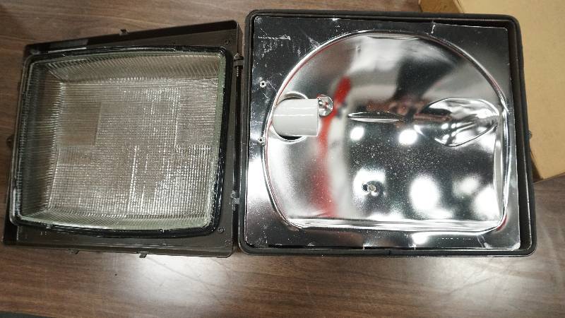 lot 40 image: GE in wall light