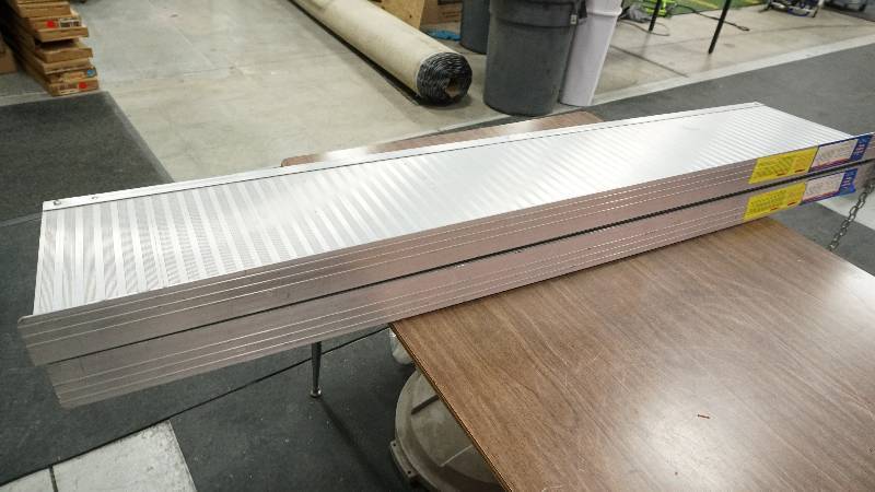 lot 56 image: Aluminum loading ramp