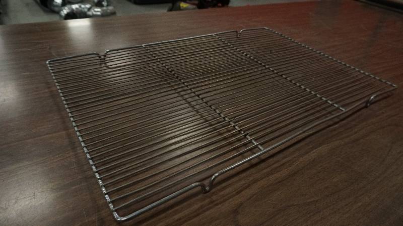 lot 61 image: metal oven racks
