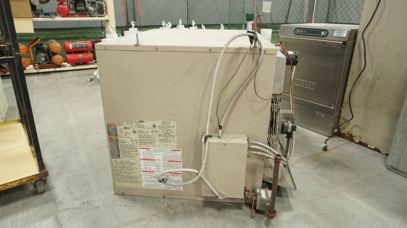 lot 83 image: IndustrialCommercial Lennox heater