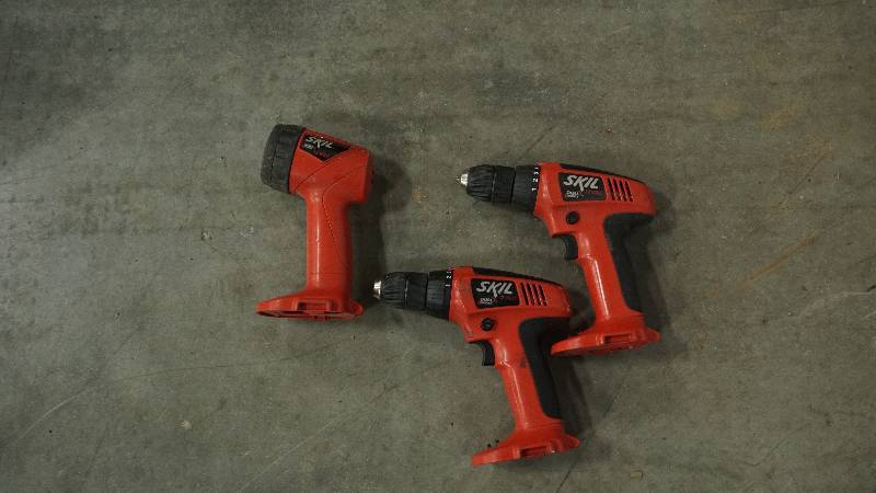 lot 98 image: Skil 12v power tool set