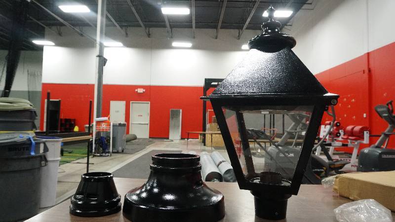 lot 47 image: Large post lamp