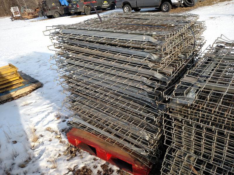 Approx. (42) 42 x 46 Pallet Racki...