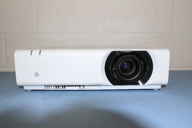 lot 1 image: Sony Widescreen HD Home Theater Projector with HDMI Input & 4500 ANSI Lumens of Brightness