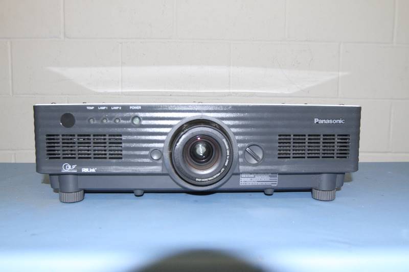lot 57 image: Panasonic PT-D4000 Professional High-Definition HD ProjectorProjection System