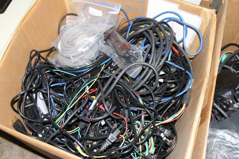 lot 98 image: Huge Lot of Miscellaneous Audio, Video & Computer Cables