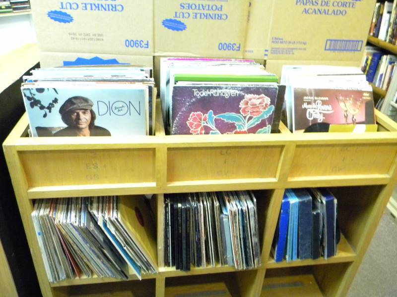 lot 47 image: Lot of 200 Records
