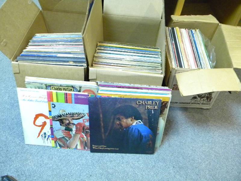 lot 50 image: Lot of 33s and 45s