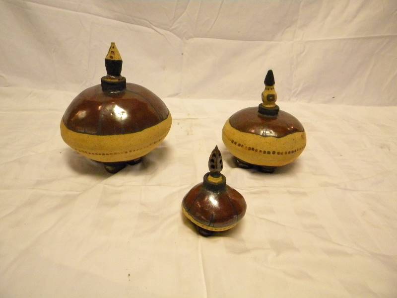 lot 76 image: Unique Pottery By Artist Jean Slattery